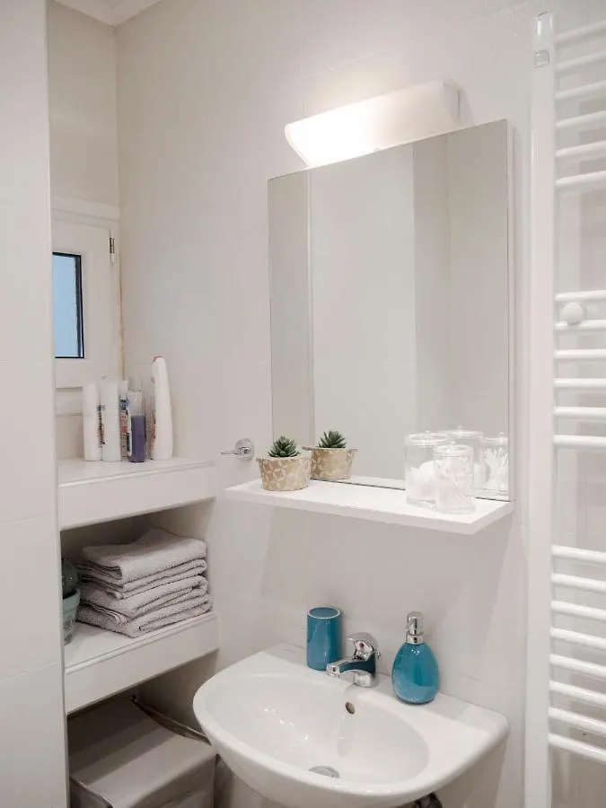Central Terrace Modern Apartment Selanik